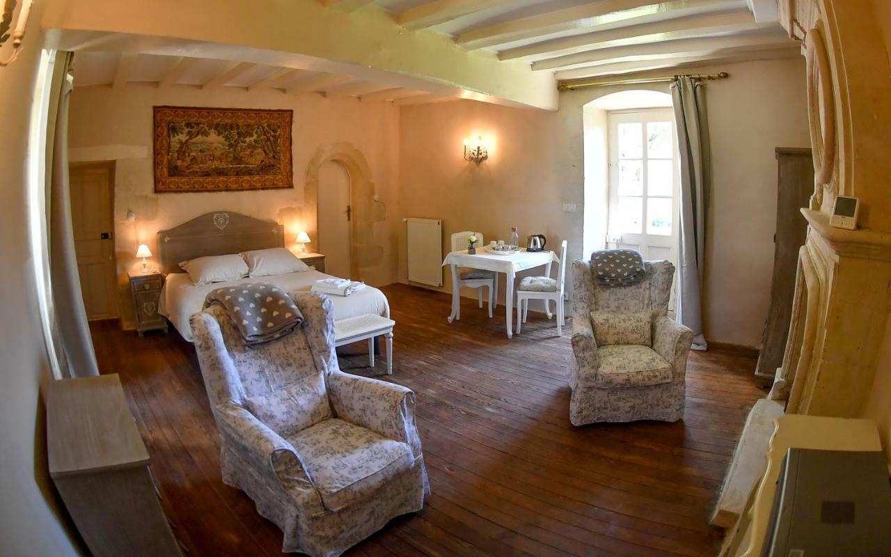 Château De La Grand'cour Alojamento de Acomodação e Pequeno-almoço Grandchamp-des-Fontaines
